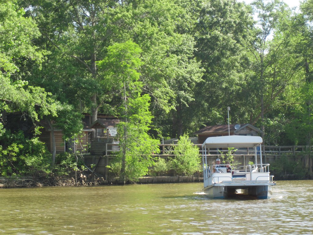 IMG_1847.jpg - Bill & Suzi at the Fish Camp for breakfast