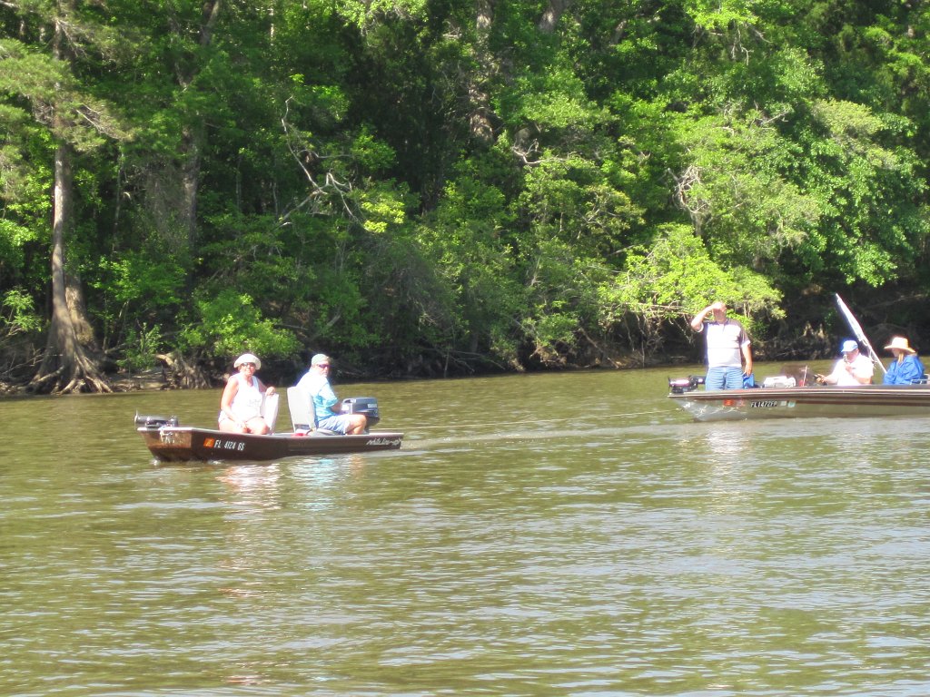IMG_1849.jpg - Jeannie & Jack towing Earl